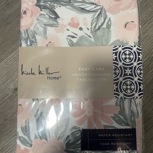 Nicole miller round floral tablecloth